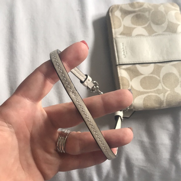 Coach wristlet - Picture 7 of 8